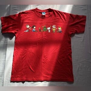 Snoopy and the gang Christmas Women’s short sleeve red T-shirt Size L